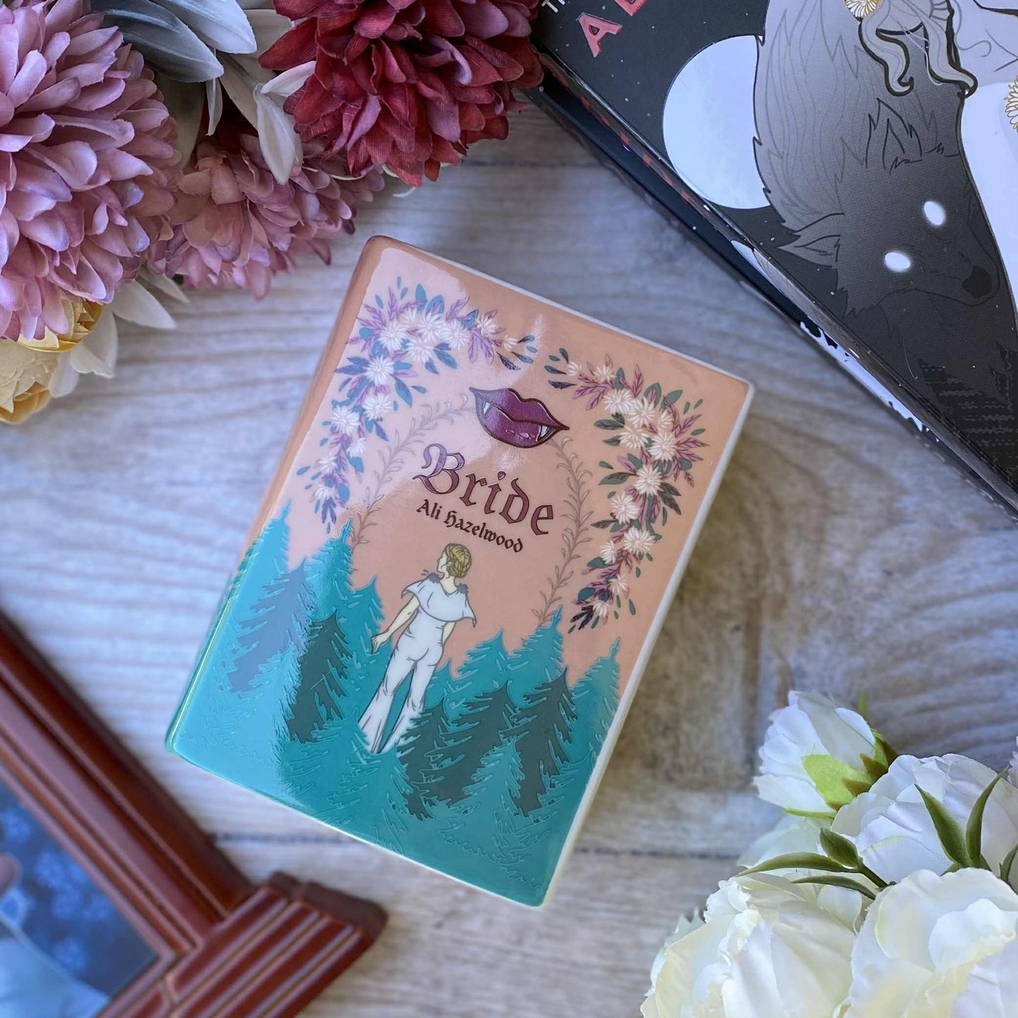 Bride Bookpot