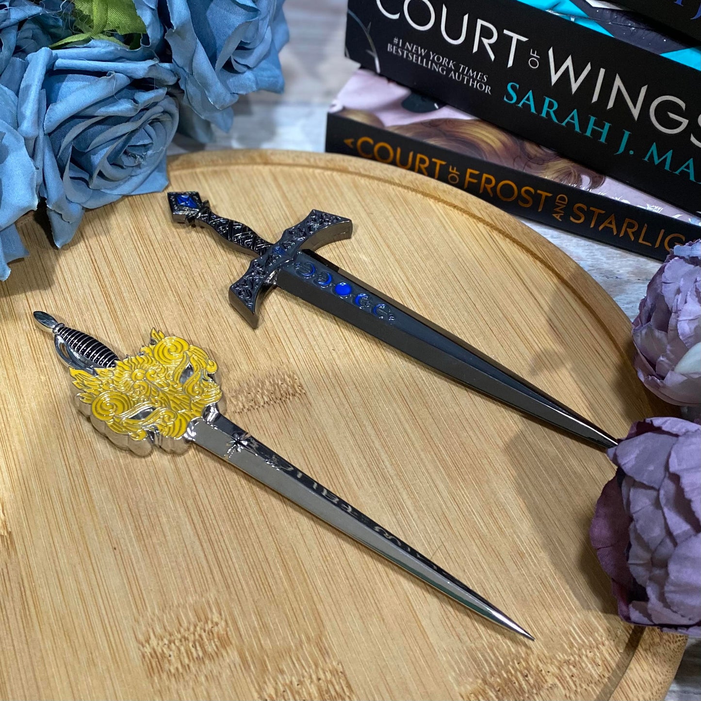 A Court of Thorns and Roses Replicas Preorder